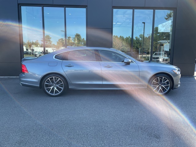 2019 Volvo S90 T6 Momentum photo 3