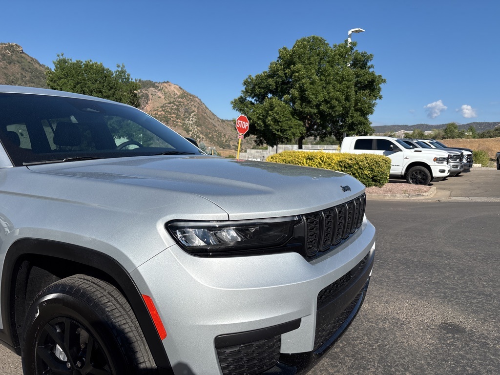 2024 Jeep Grand Cherokee Altitude photo 5