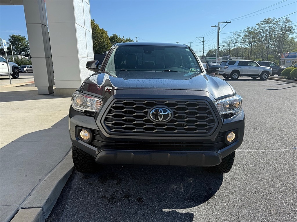 2022 Toyota Tacoma TRD Off-Road photo 2