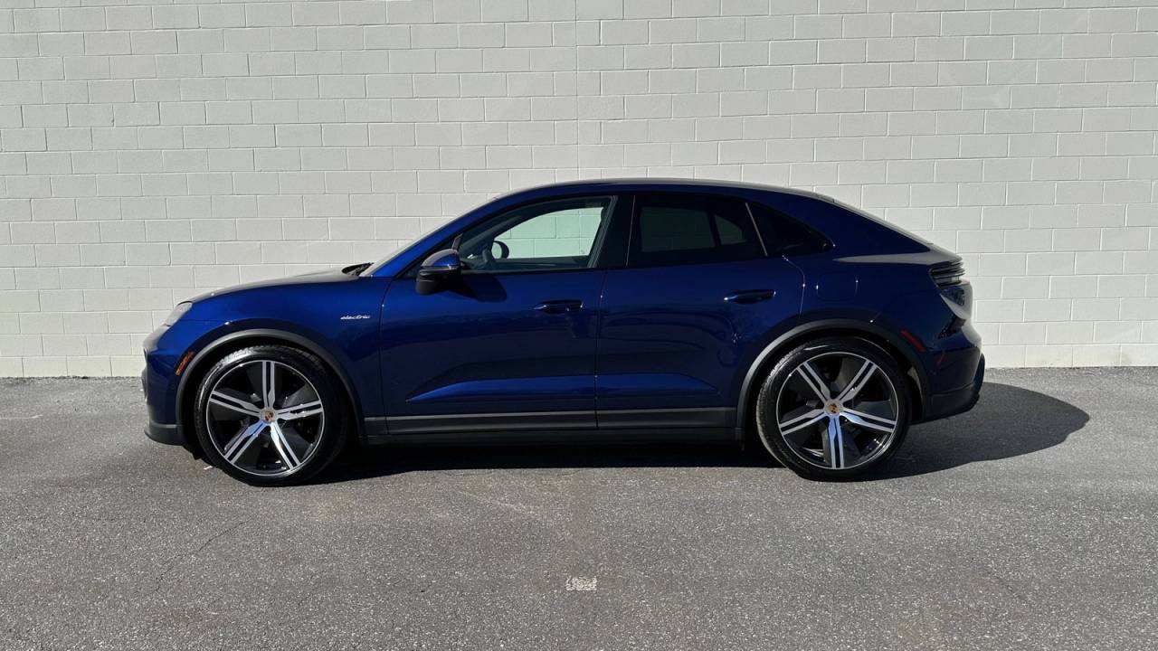 2025 Porsche Macan Electric photo 2