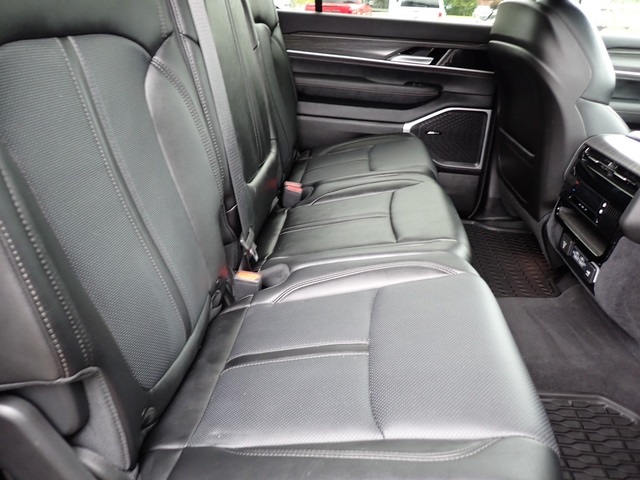 2024 Jeep Wagoneer L Series III photo 14