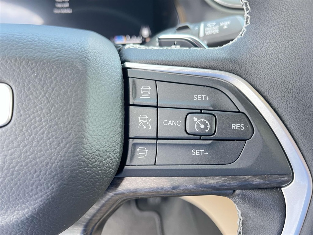 2025 Jeep Grand Cherokee Limited photo 17