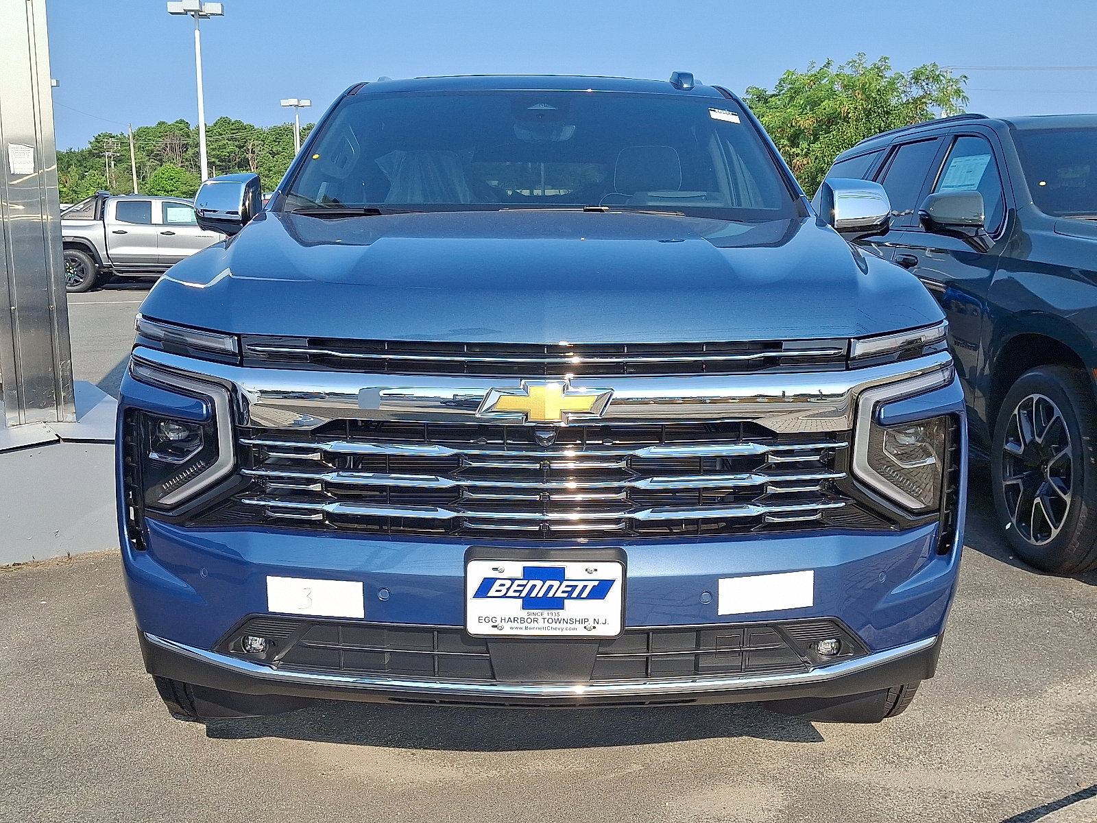 2025 Chevrolet Suburban Premier photo 2