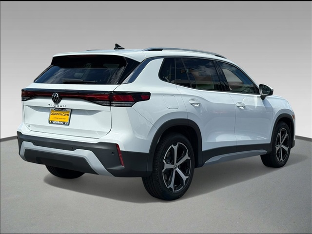 2025 Volkswagen Tiguan SE photo 3