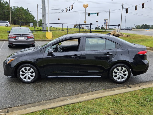 2024 Toyota Corolla LE photo 3
