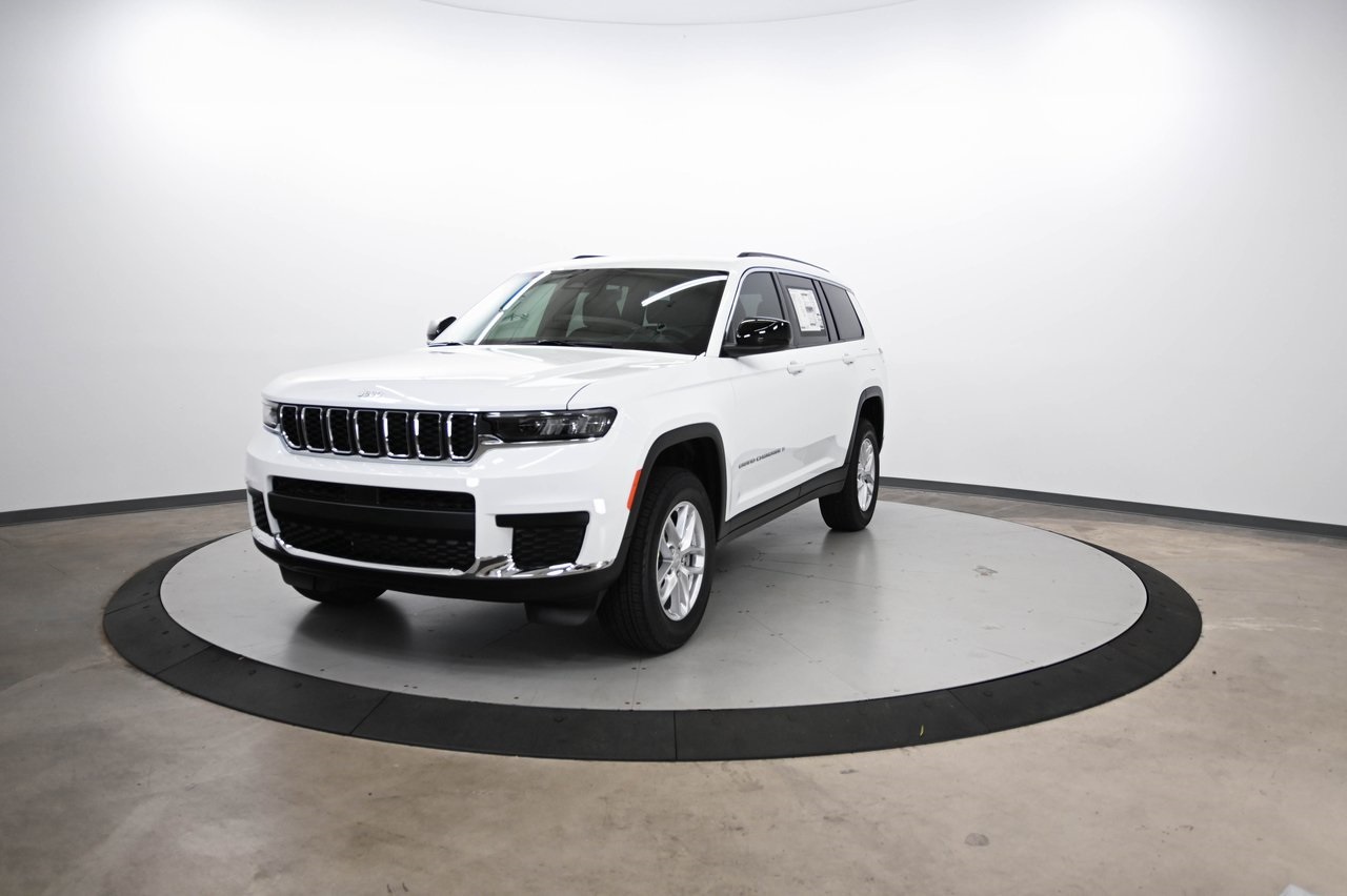 2025 Jeep Grand Cherokee Laredo photo 2