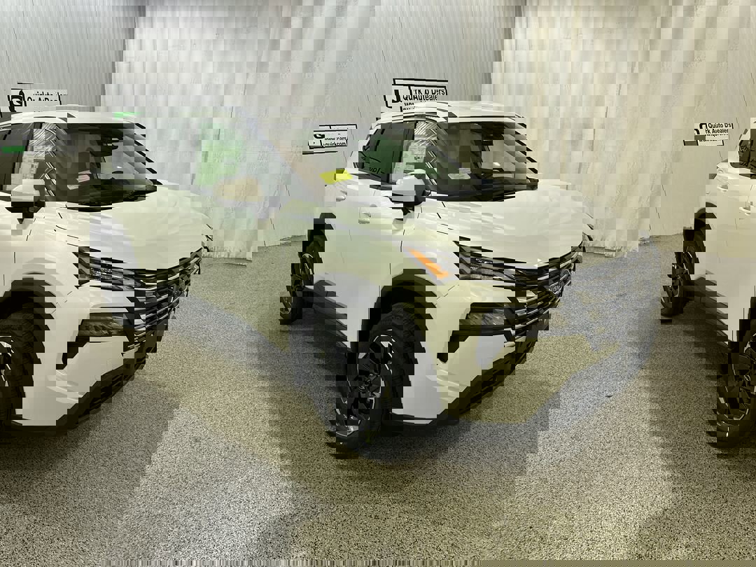 2026 Nissan Rogue SV's photo
