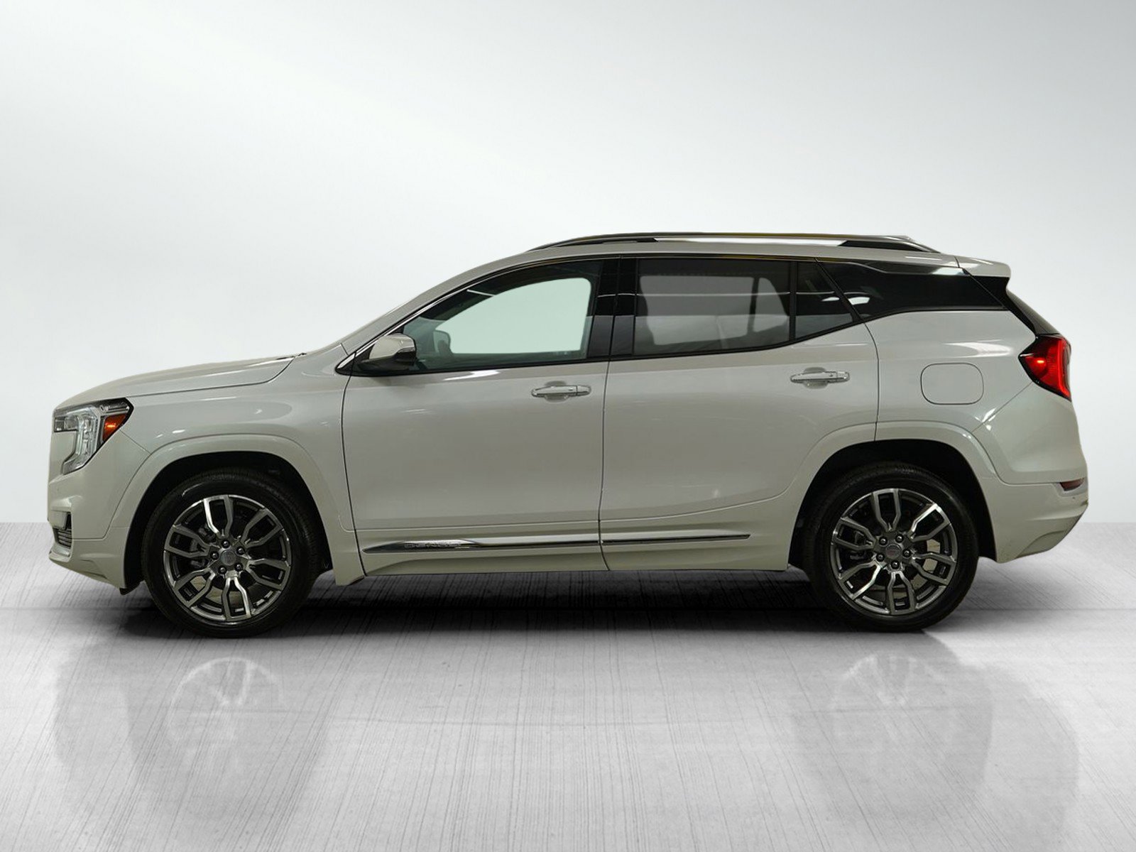 Used 2024 GMC Terrain Denali with VIN 3GKALXEG0RL396588 for sale in Roseville, Minnesota