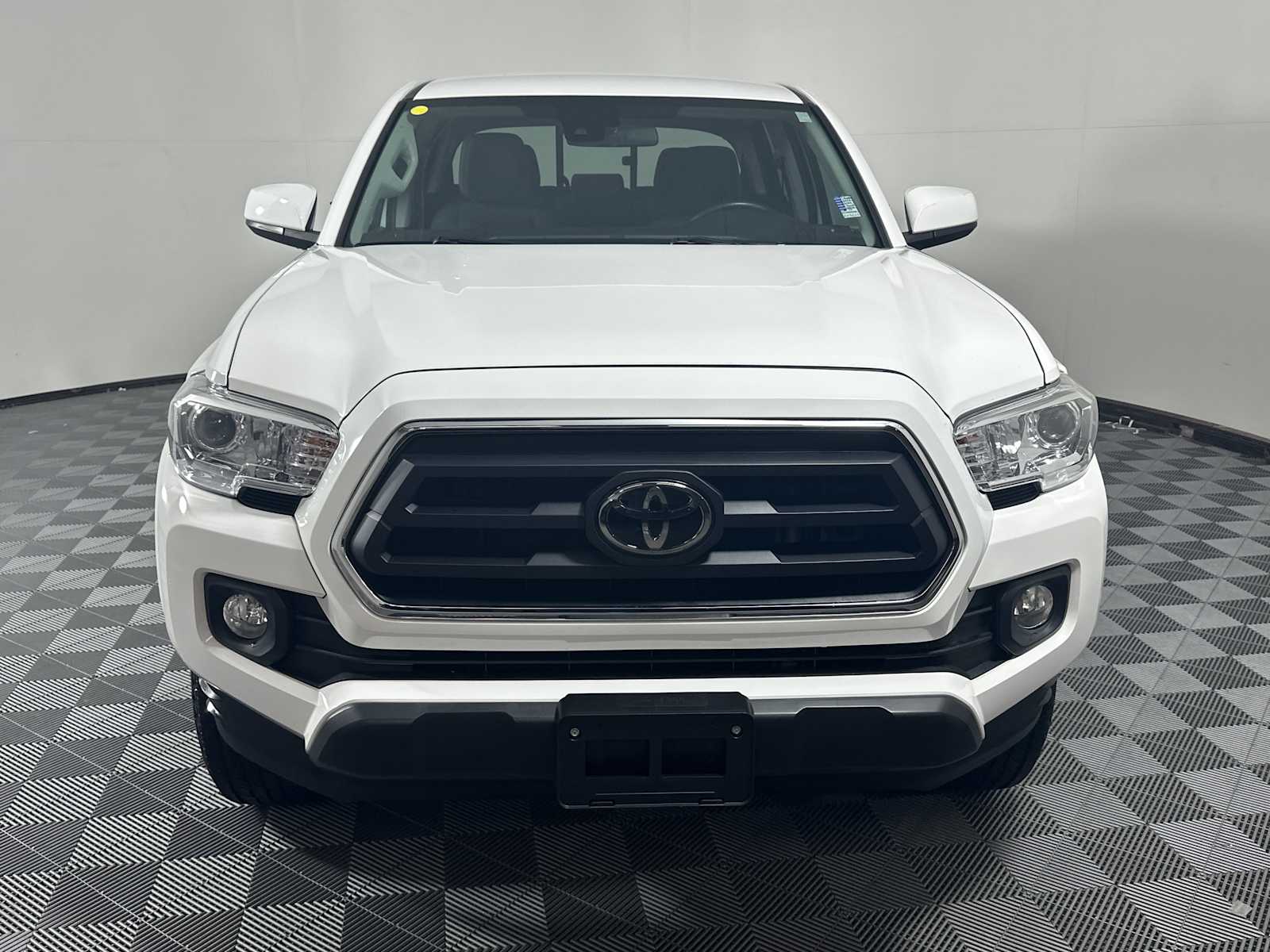 2022 Toyota Tacoma SR5 photo 2
