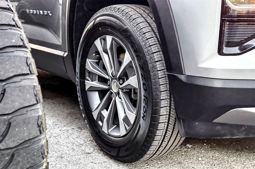 2025 Chevrolet Equinox LT photo 3