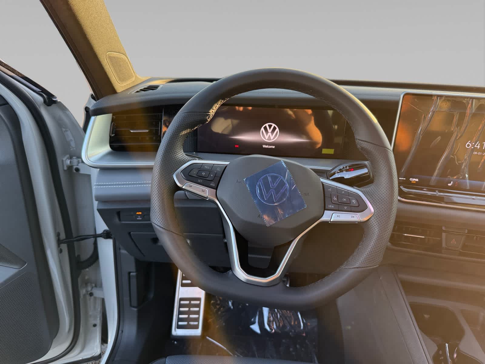 2025 Volkswagen Tiguan SE R-Line Black photo 12
