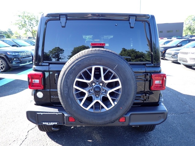 2025 Jeep Wrangler Sahara photo 3