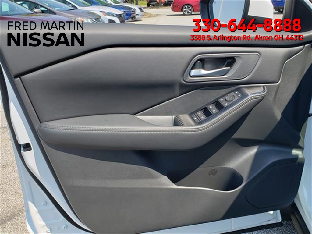 2025 Nissan Rogue SV photo 10