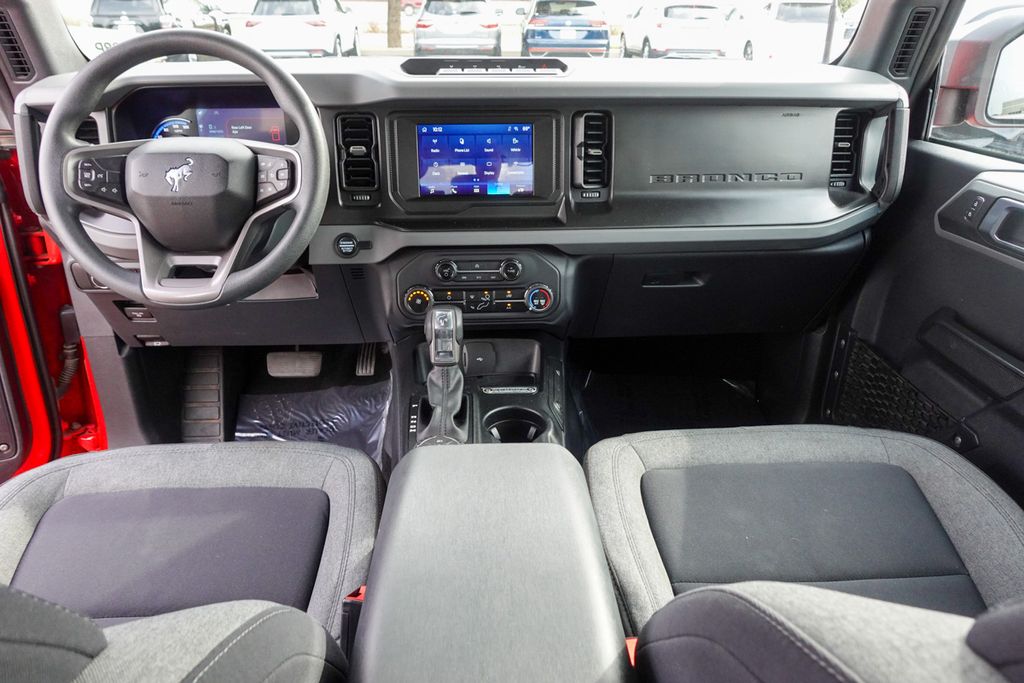 2023 Ford Bronco Base photo 27