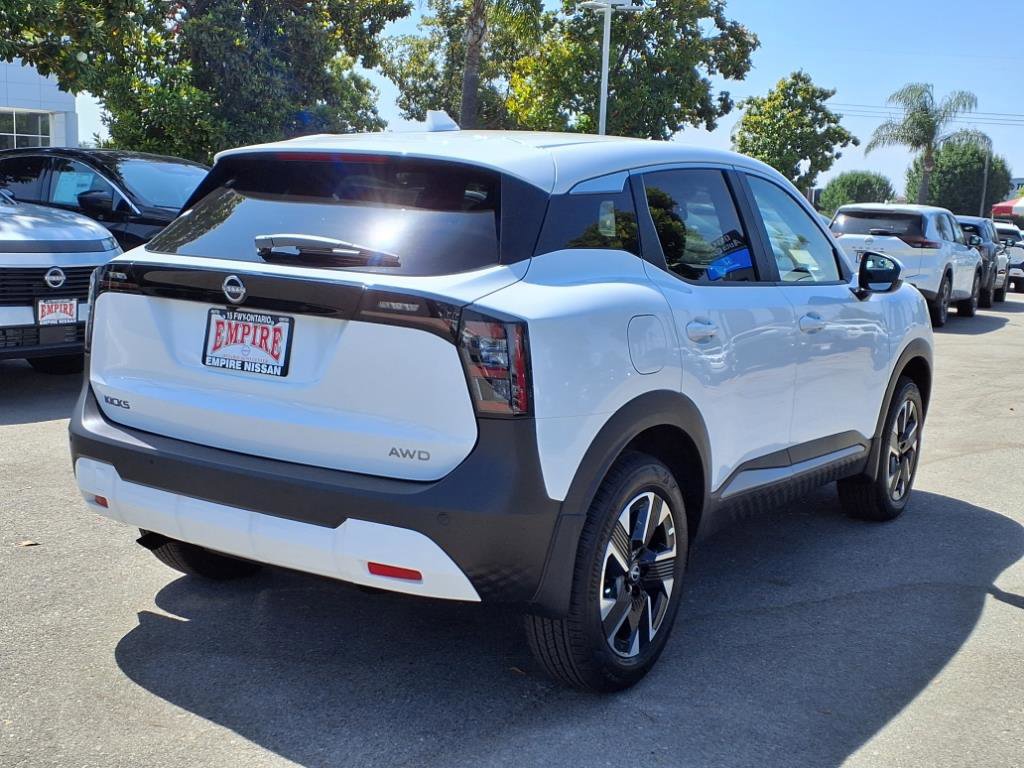 2025 Nissan Kicks SV photo 3