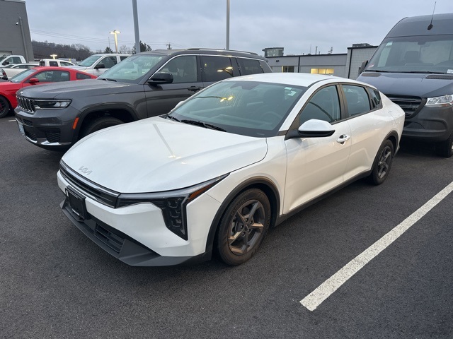 2025 Kia K4 LXS's photo