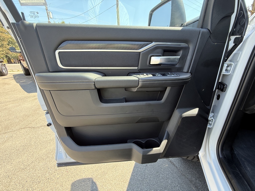 2025 Ram 2500 Big Horn photo 9