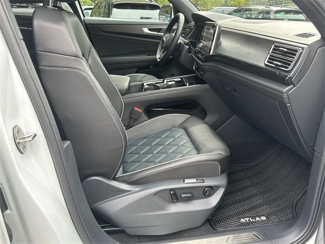 2025 Volkswagen Atlas Cross Sport SEL Premium R-Line photo 13