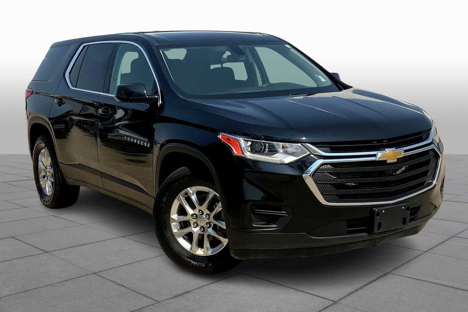 2020 Chevrolet Traverse LS photo 2