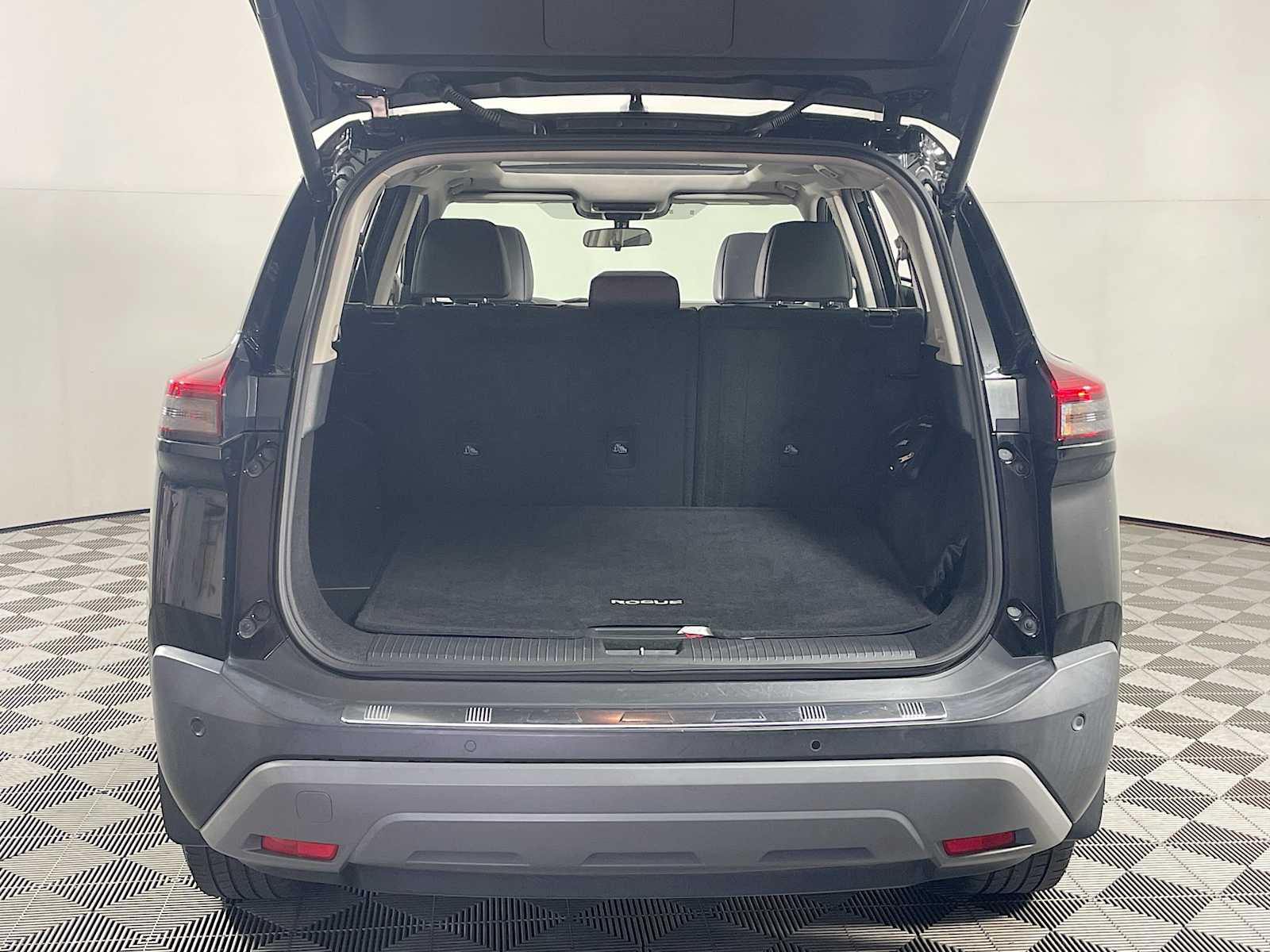2021 Nissan Rogue SV photo 23