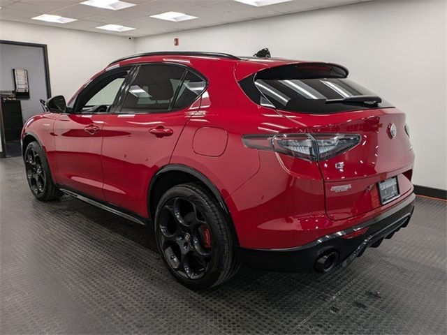 2024 Alfa Romeo Stelvio Ti photo 6