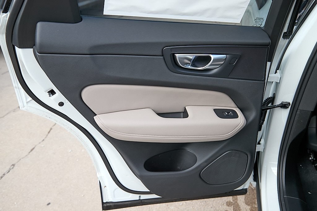 2026 VOLVO XC60 - Image 18