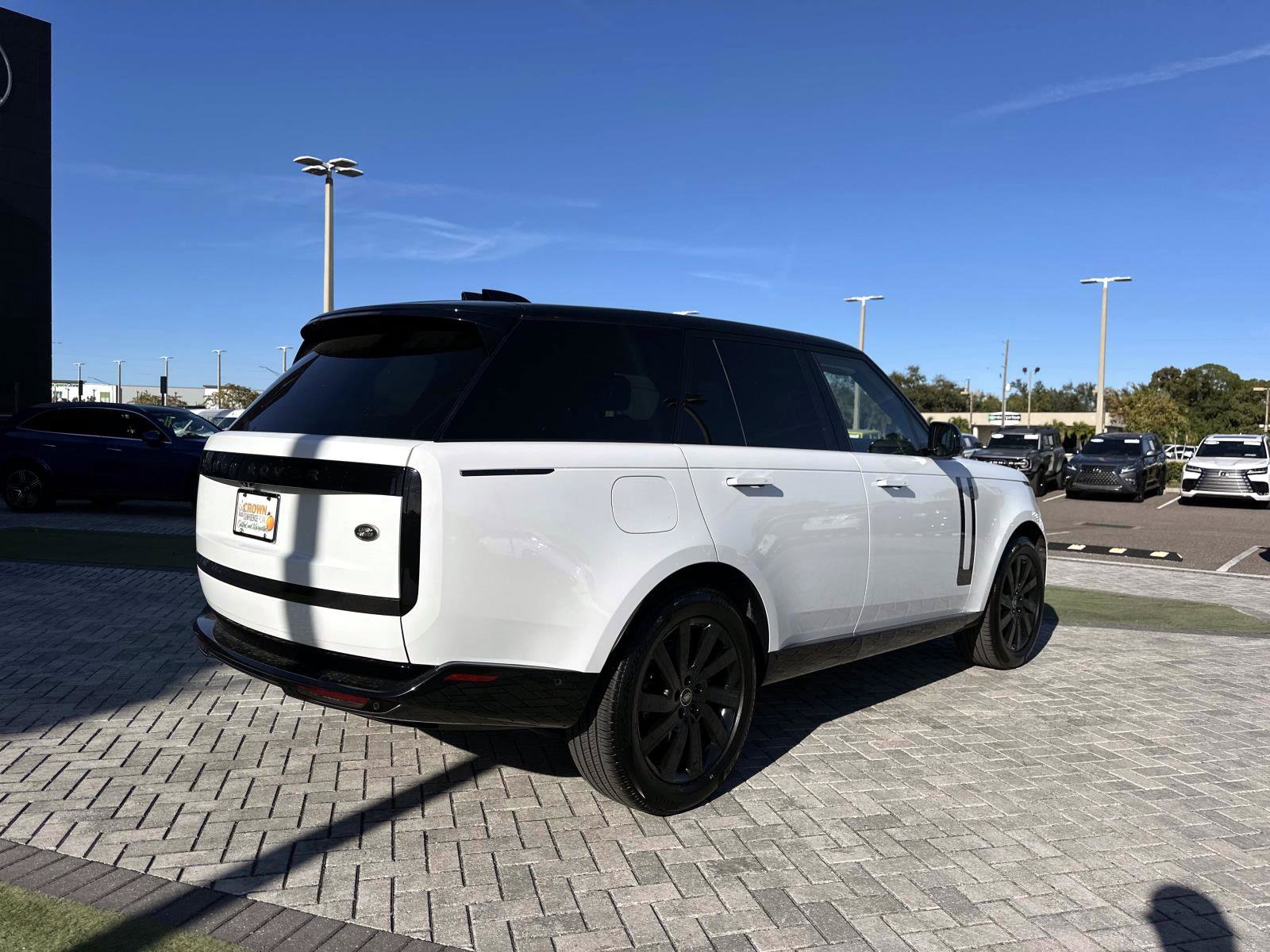 2023 Land Rover Range Rover SE photo 4