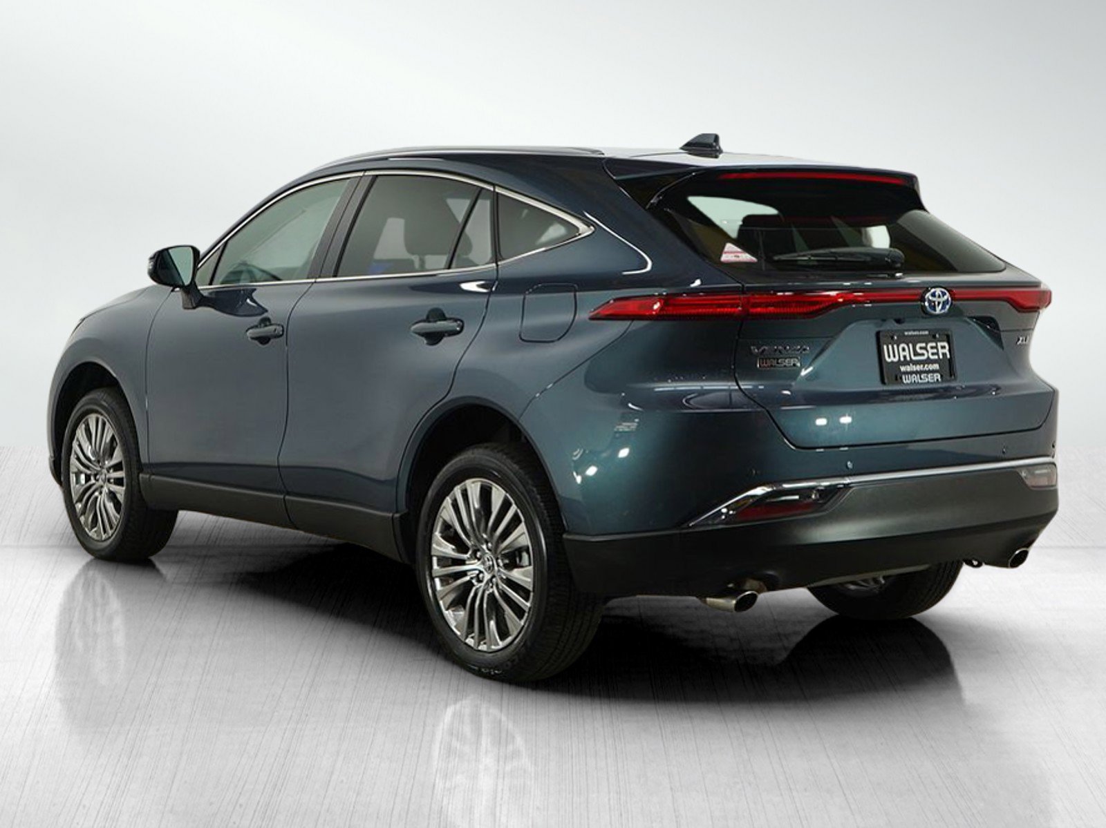 2024 Toyota Venza XLE photo 3