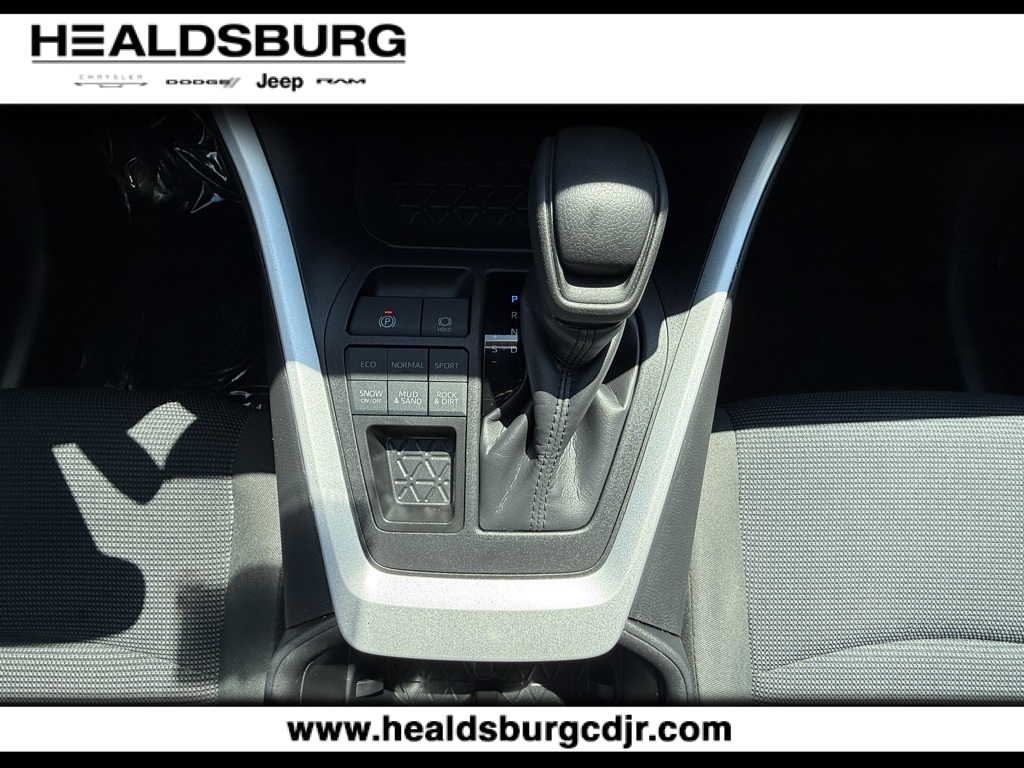 2024 Toyota RAV4 LE photo 20