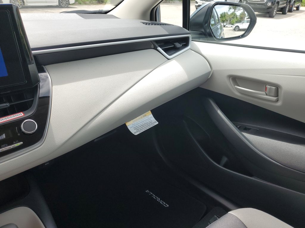 2025 Toyota Corolla LE photo 30