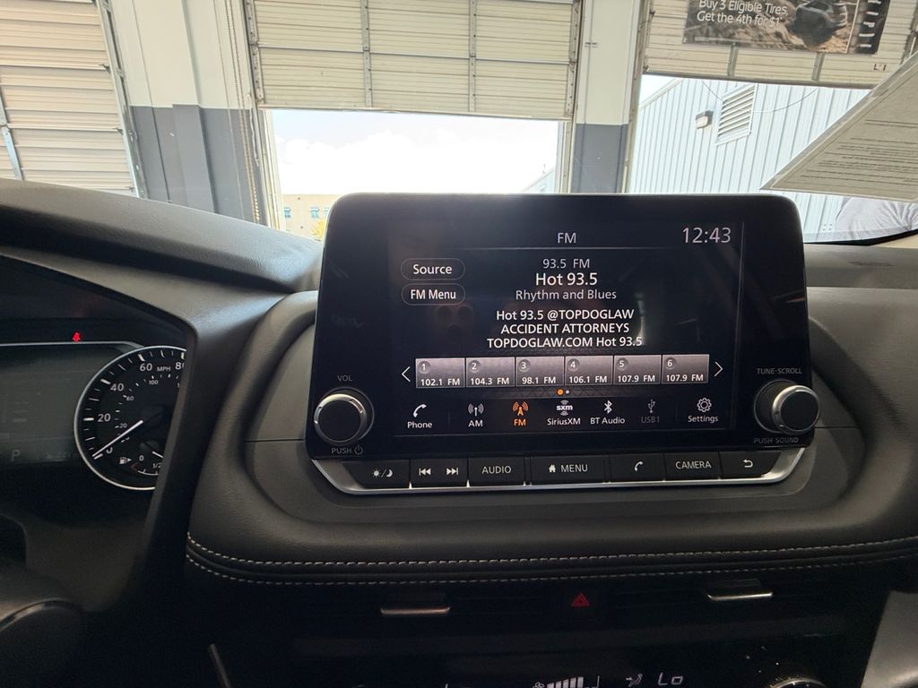 2024 Nissan Rogue SV photo 11