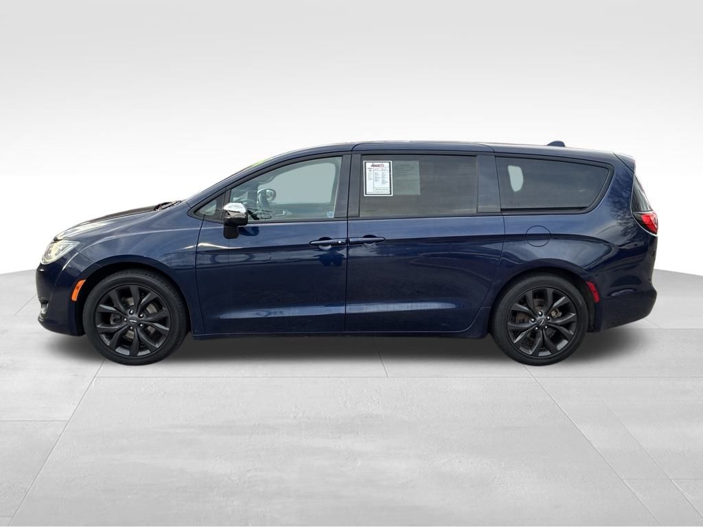 2020 Chrysler Pacifica Touring photo 2