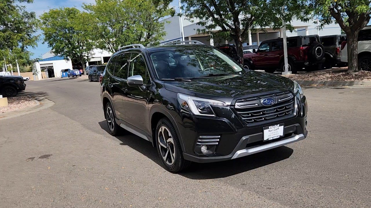 2022 Subaru Forester Touring photo 2