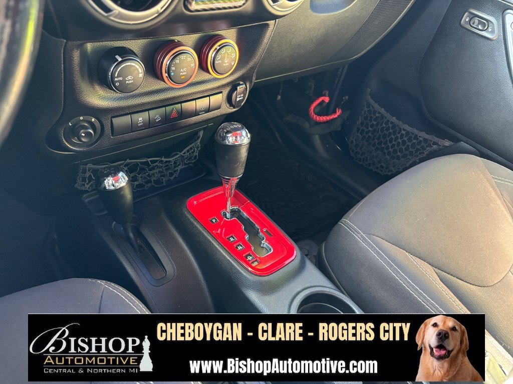2014 Jeep Wrangler Unlimited Sahara photo 21