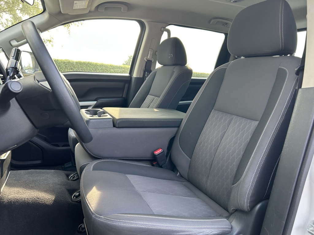2023 Nissan Titan SV photo 3