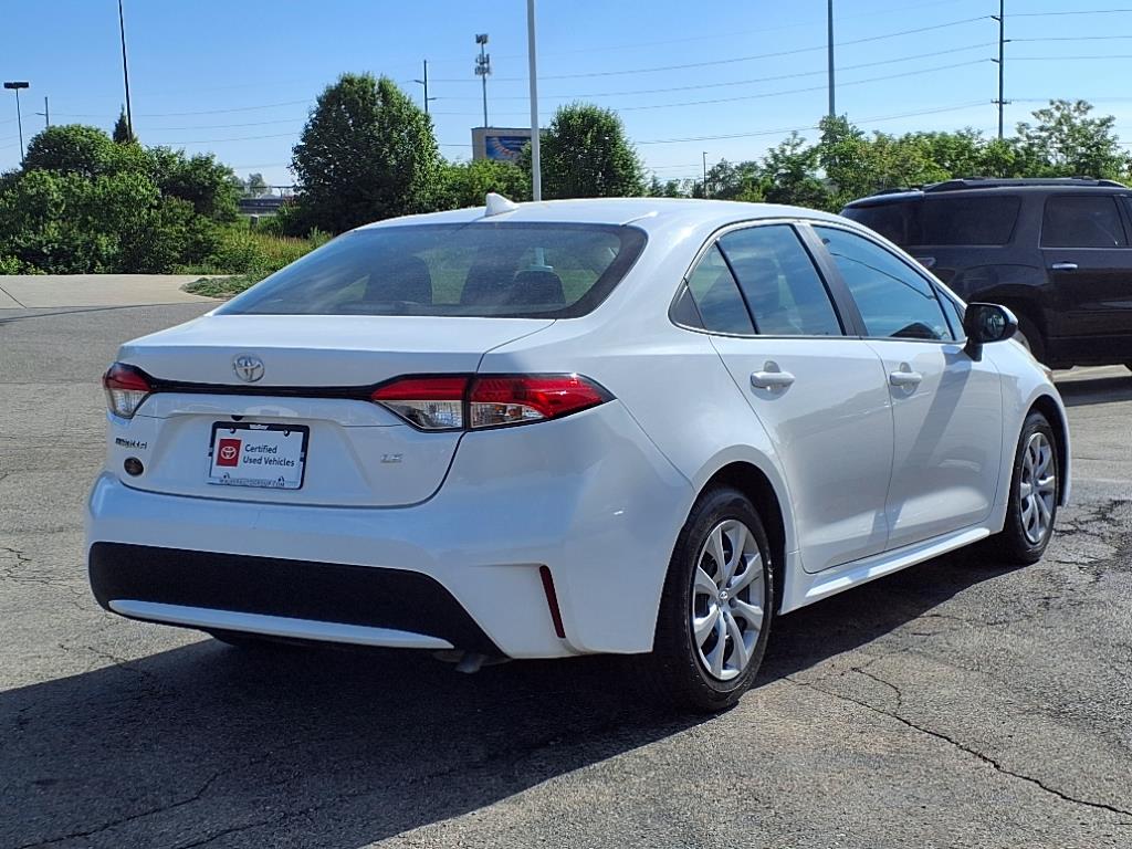 2022 Toyota Corolla LE photo 3