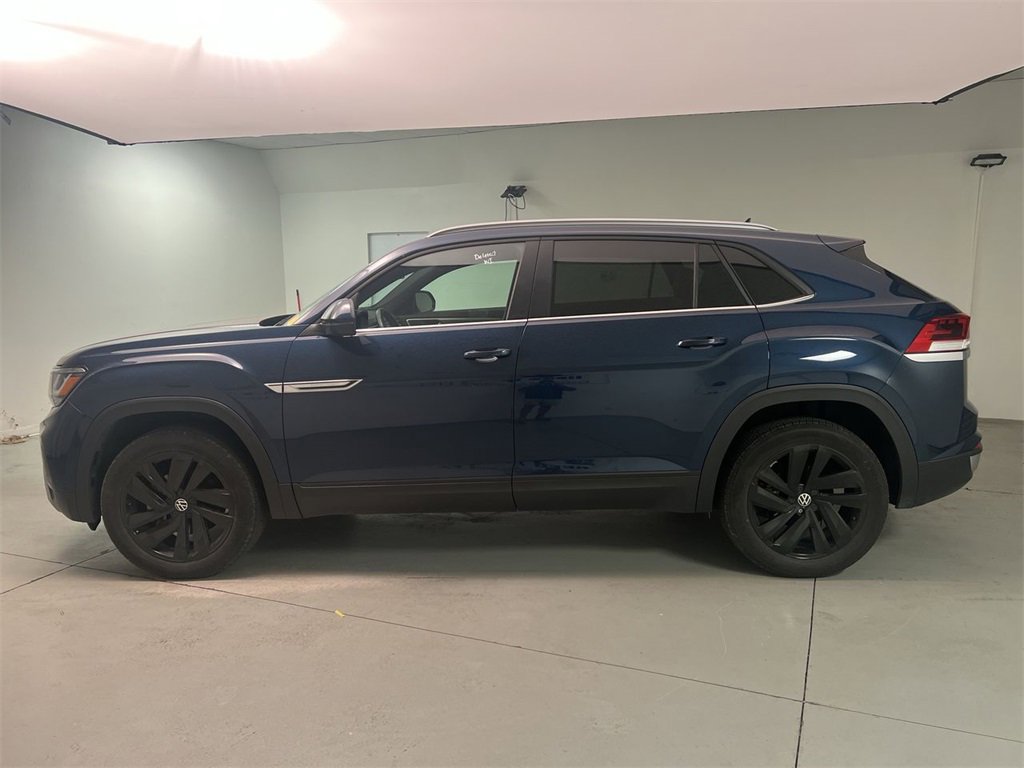 2022 Volkswagen Atlas Cross Sport V6 SE Technology photo 3