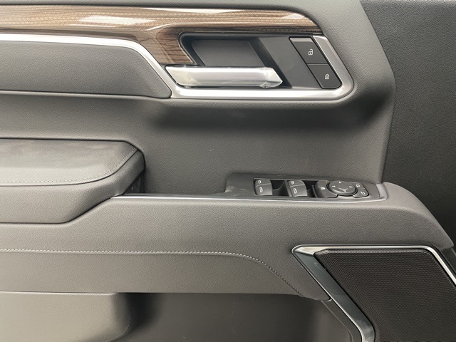 2026 Chevrolet Silverado 1500 RST photo 3