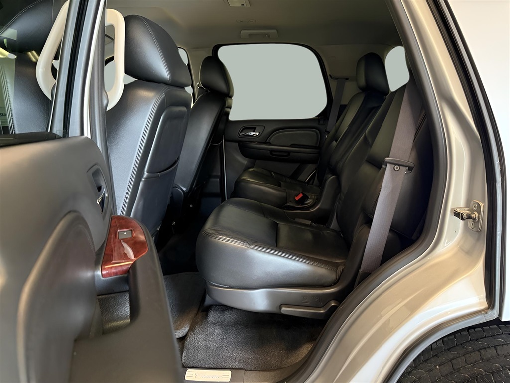 2011 Cadillac Escalade Base photo 13