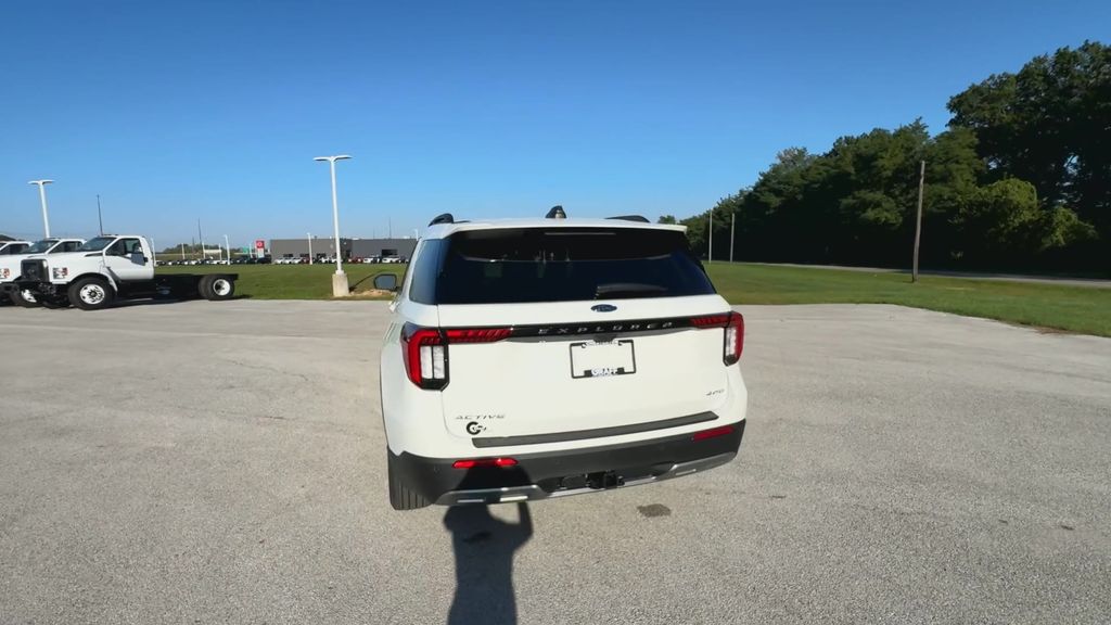 2025 Ford Explorer photo 6