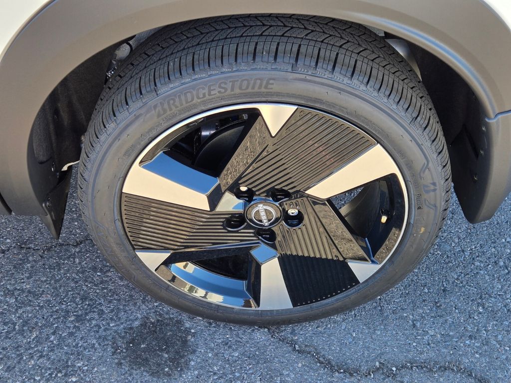 2026 Nissan Kicks SR photo 4