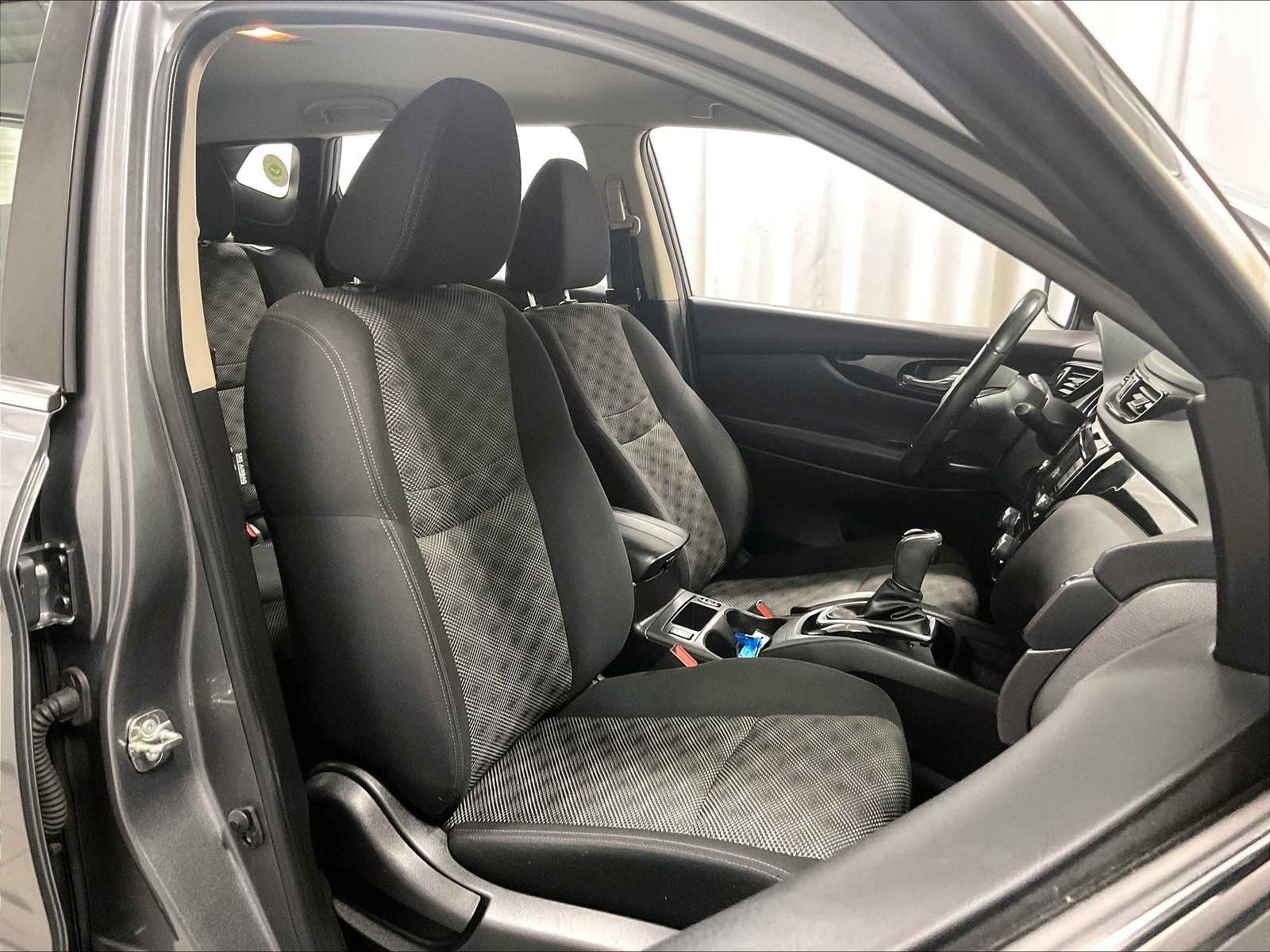 2019 Nissan Rogue Sport SV photo 11