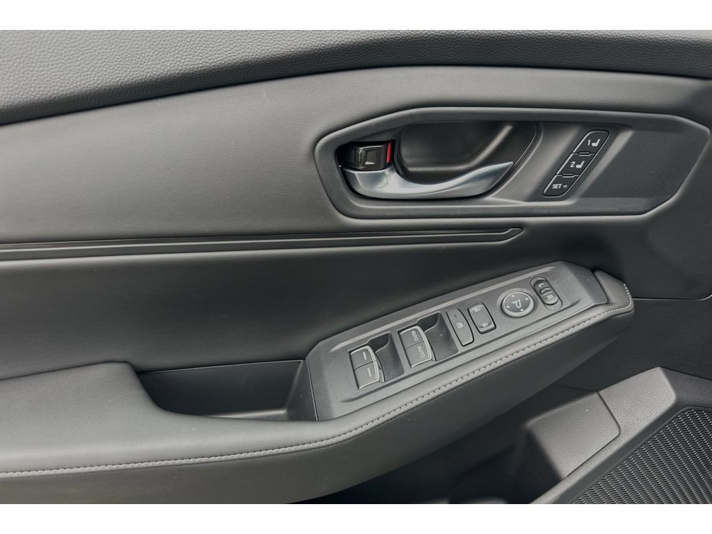 2025 Honda Accord Hybrid Sport-L photo 12