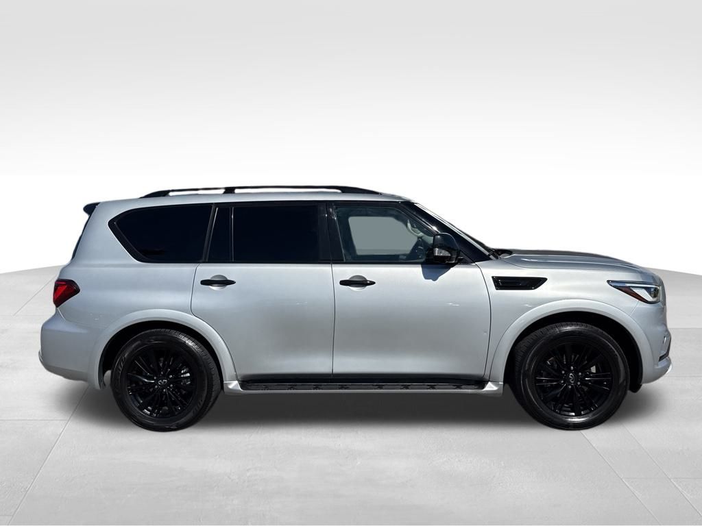 2021 INFINITI QX80's photo