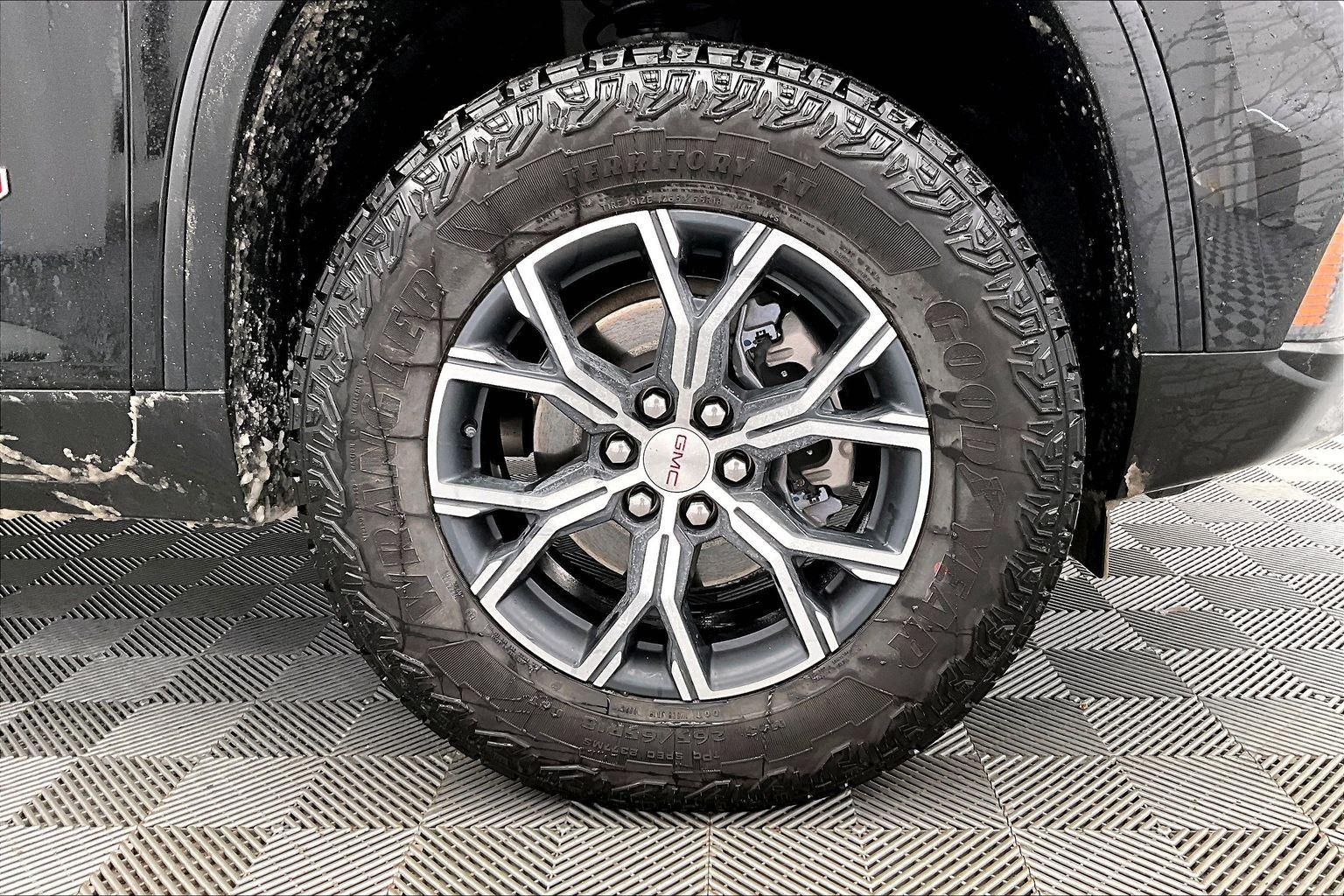 2025 Gmc Acadia AT4 photo 2