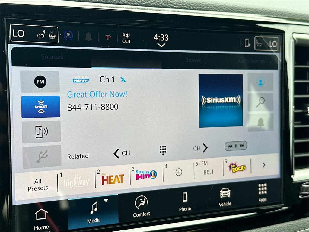 2025 Chrysler Pacifica photo 3