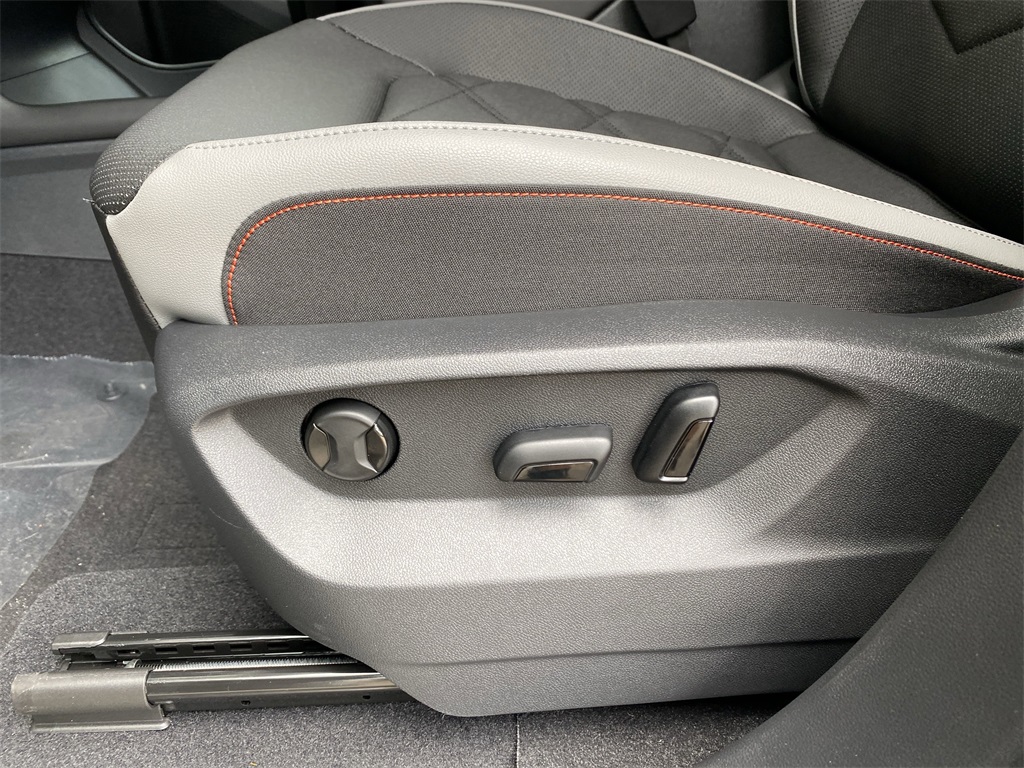 2025 Volkswagen Atlas Peak Edition SE photo 19