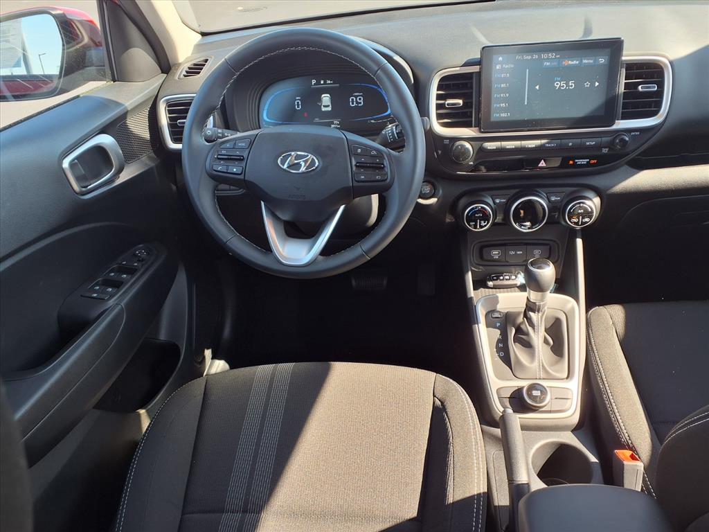 2024 Hyundai Venue SEL photo 2