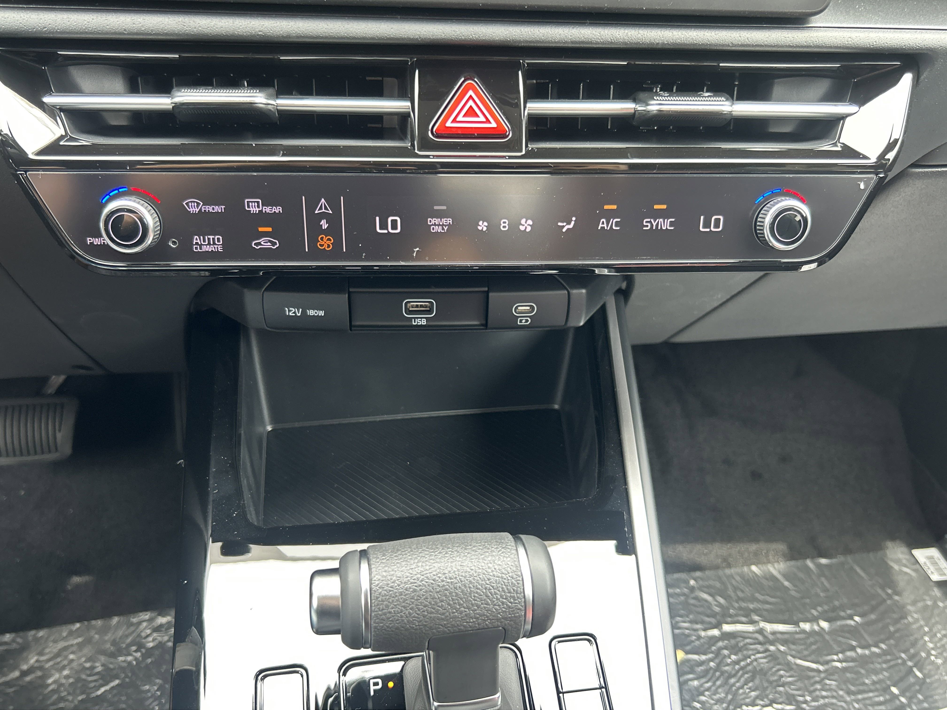2025 Kia Niro LX photo 9