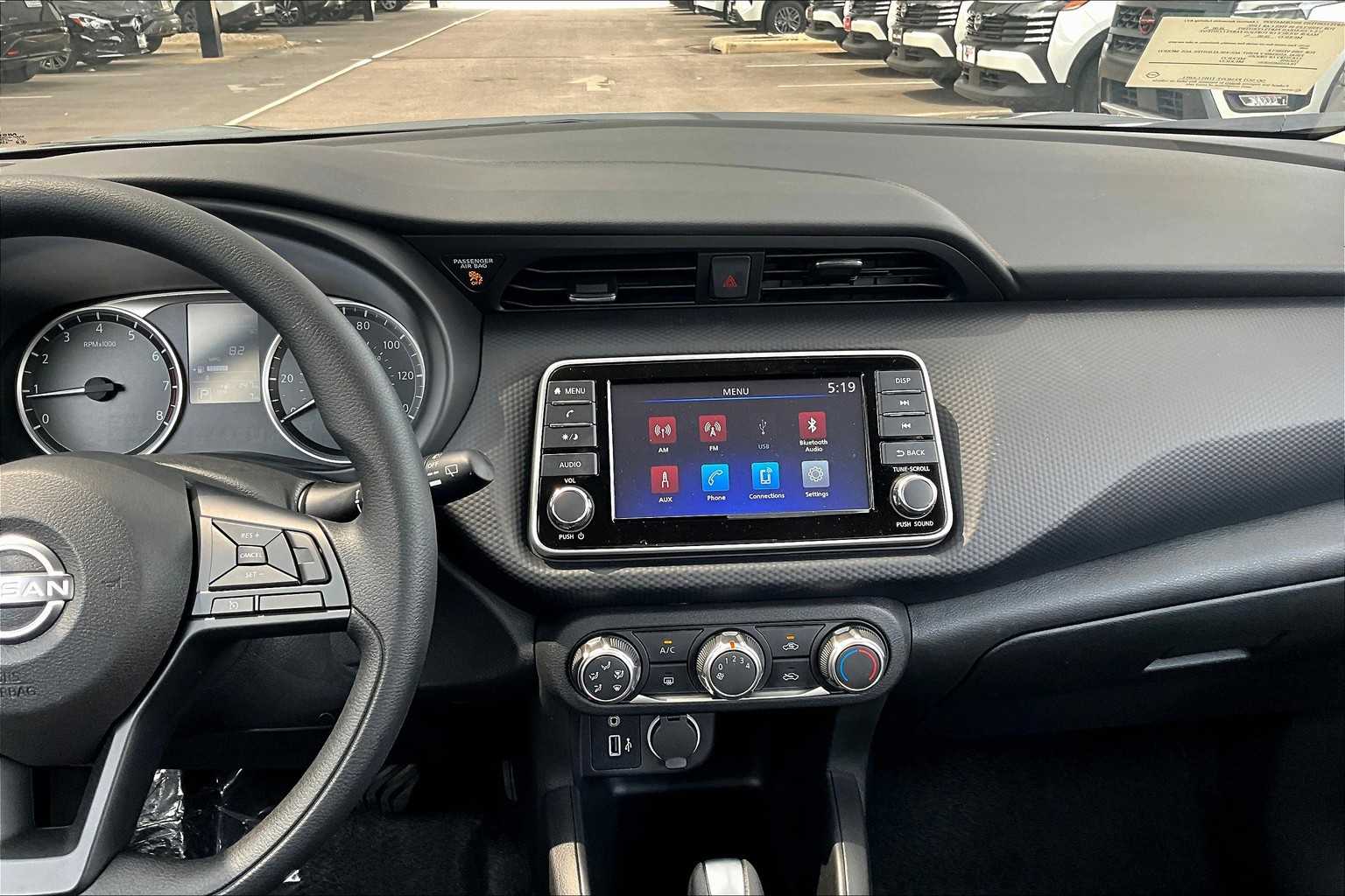 2025 Nissan Kicks Play S photo 6